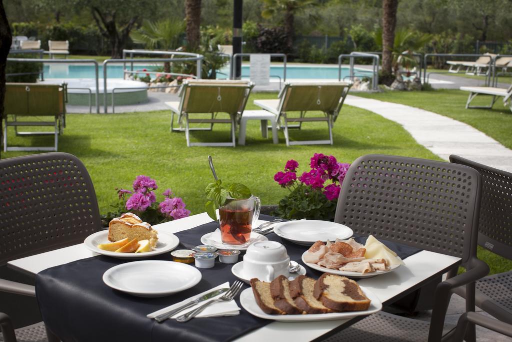 Park Hotel Eden Торболе Экстерьер фото
