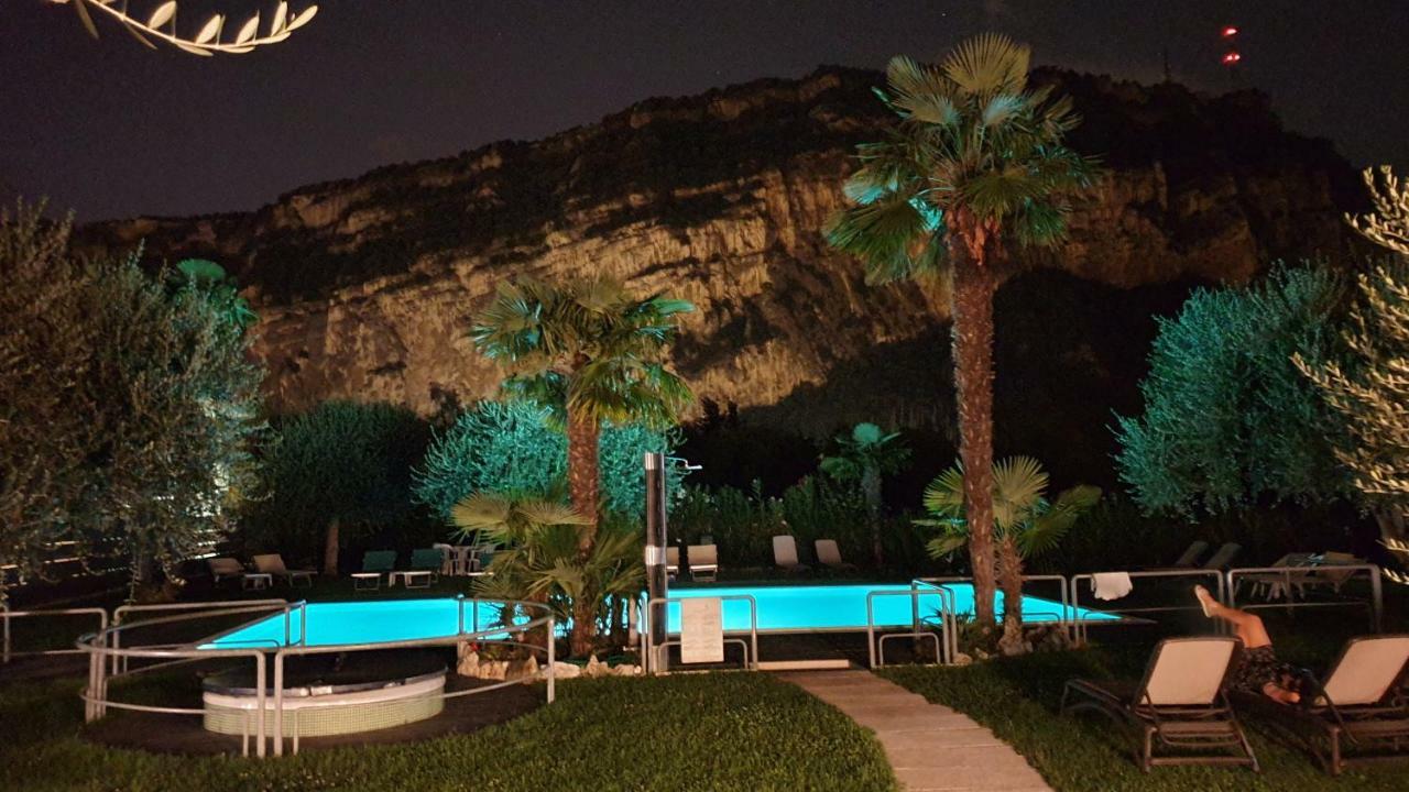 Park Hotel Eden Торболе Экстерьер фото